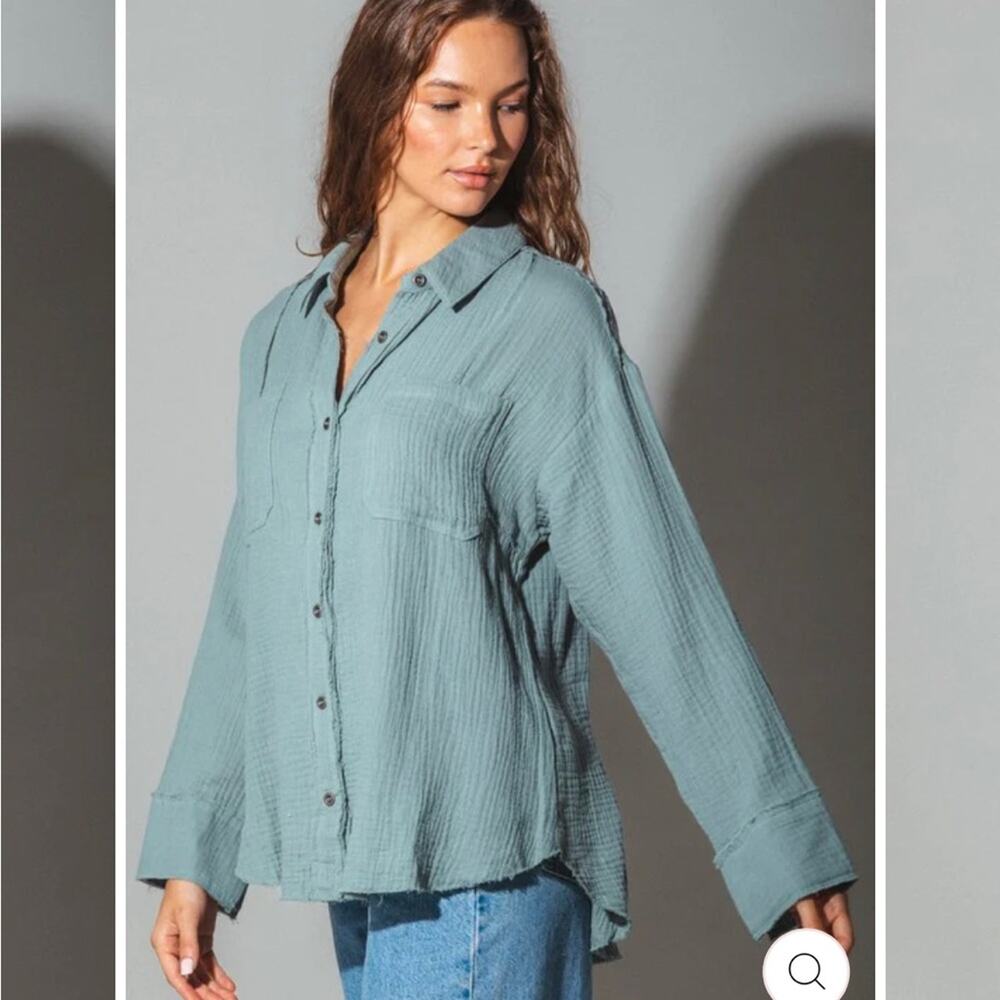 New In Boutique WOMEN FRAYED HEM DETAIL SOLID WOVEN SHIRT TOP IN SEA BLUE large